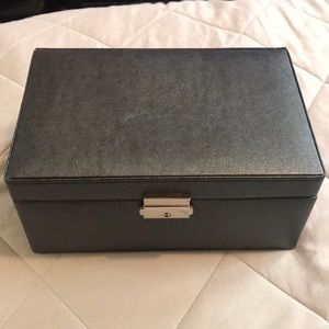Jewelry box